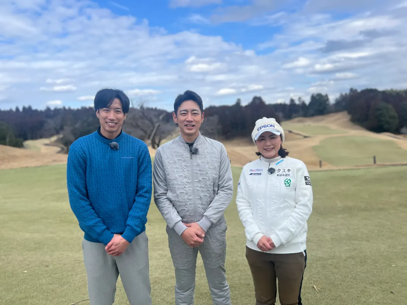ゴルフ場で小泉孝太郎さん、大津祐樹さんと並ぶ横峯さくら
